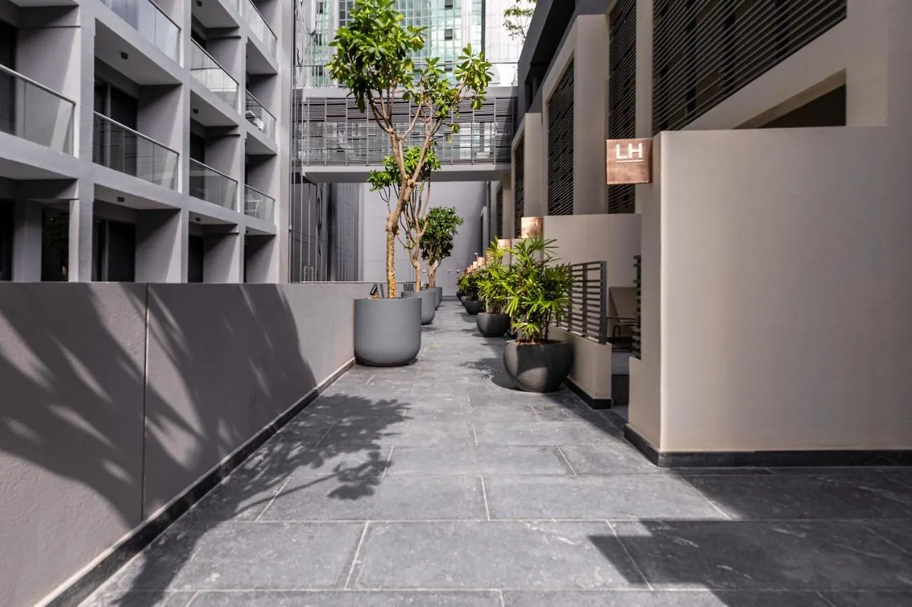 Maison Privee - Exquisite Duplex With Private Patio & Loft Living Dubai Apartamento