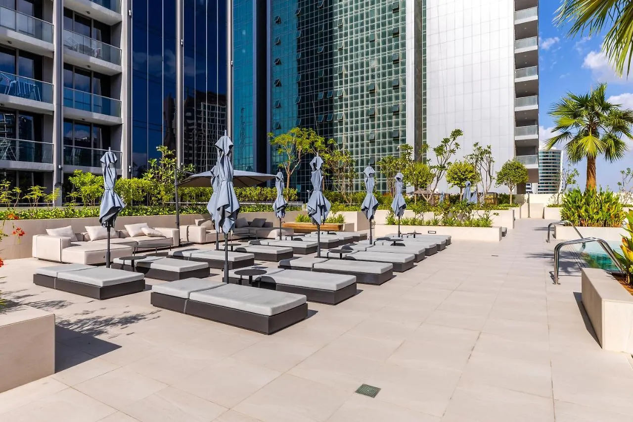 Apartamento Maison Privee - Exquisite Duplex With Private Patio & Loft Living Dubai