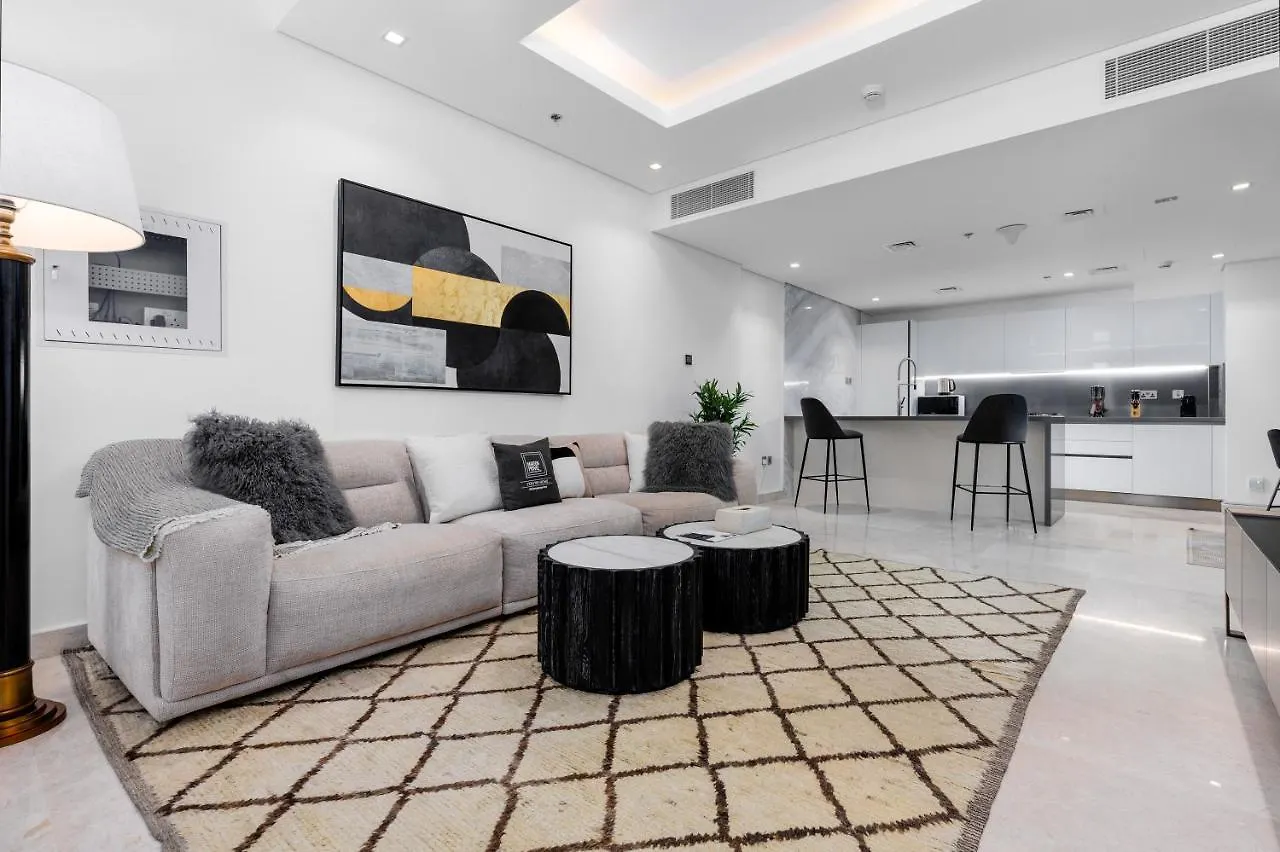 Maison Privee - Exquisite Duplex With Private Patio & Loft Living Dubai Apartamento