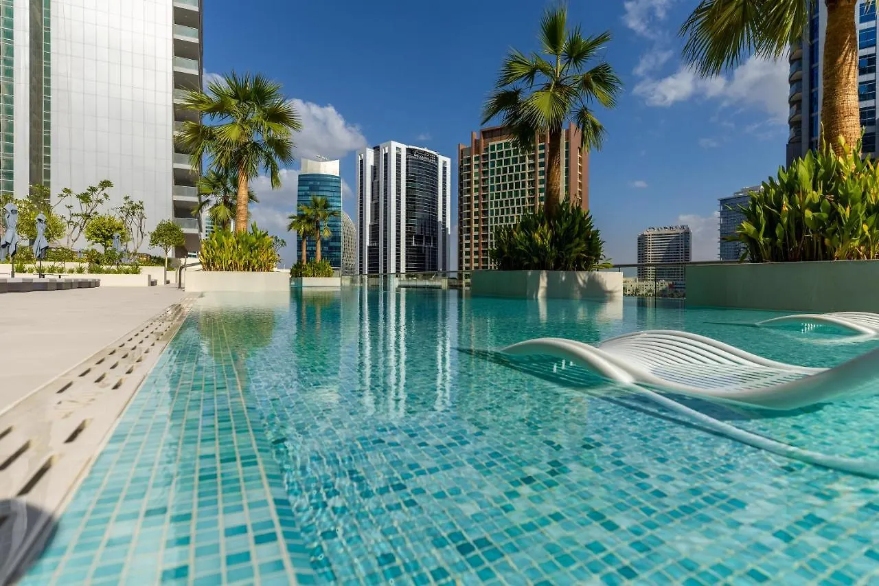 Maison Privee - Exquisite Duplex With Private Patio & Loft Living Dubai