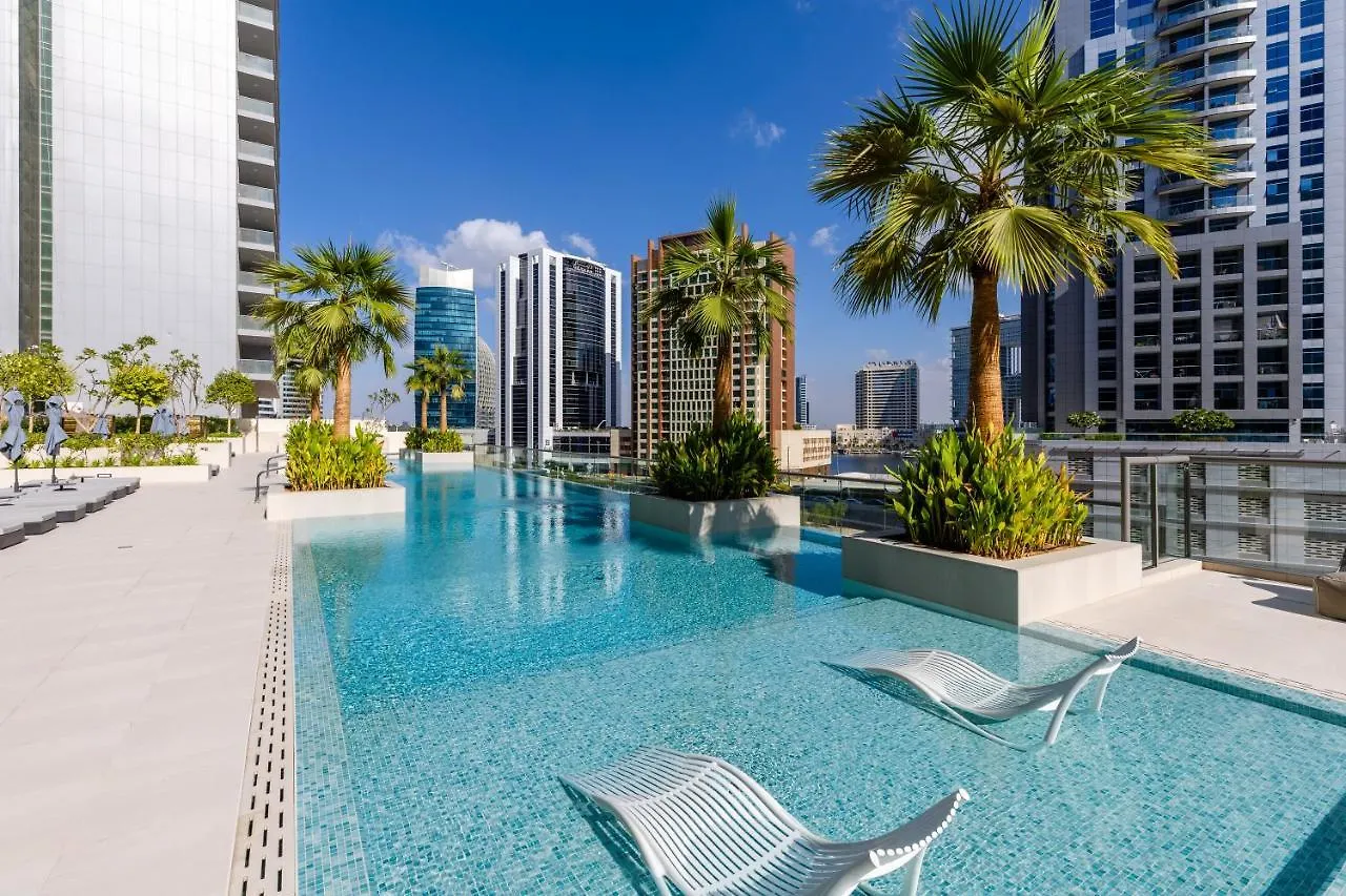 Maison Privee - Exquisite Duplex With Private Patio & Loft Living Dubai 0*,  Emirados Árabes Unidos