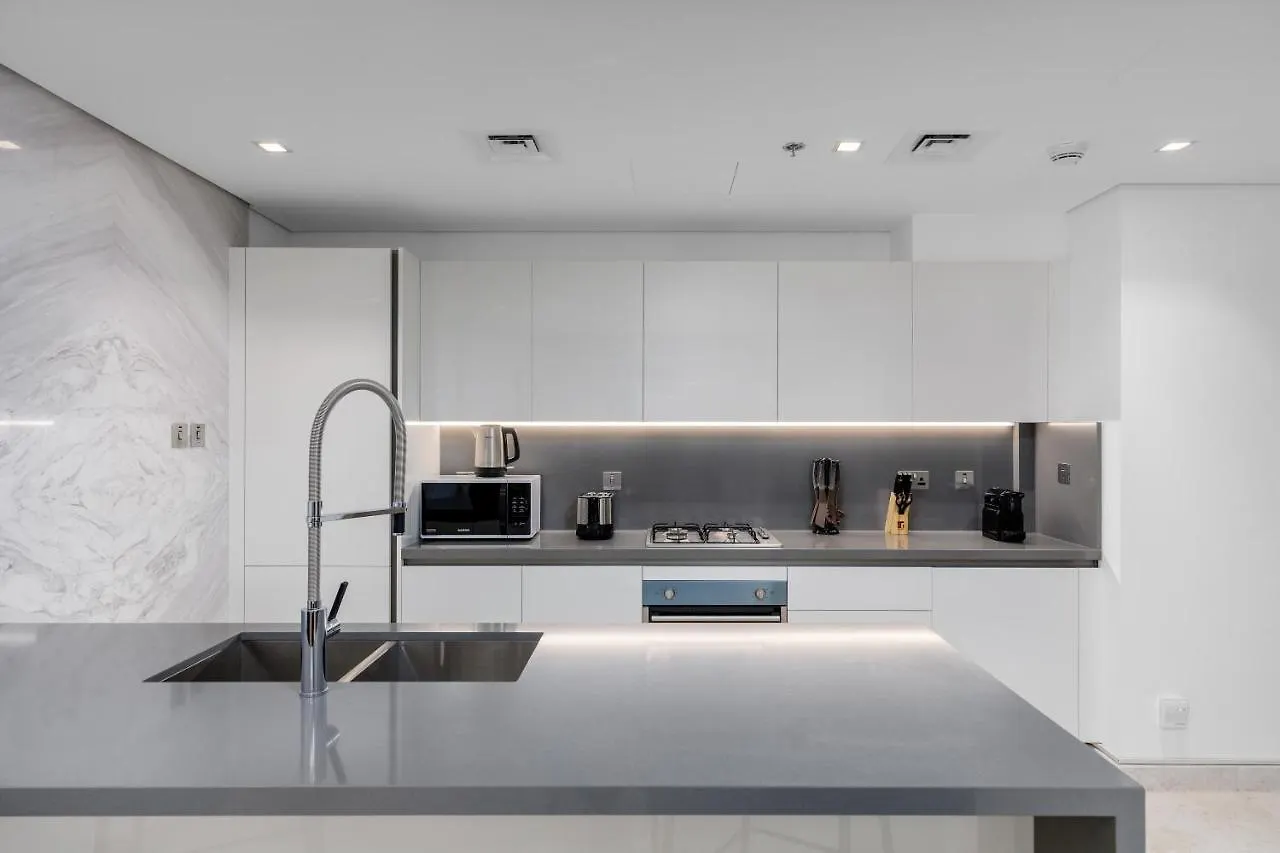 Maison Privee - Exquisite Duplex With Private Patio & Loft Living 0*, Dubai