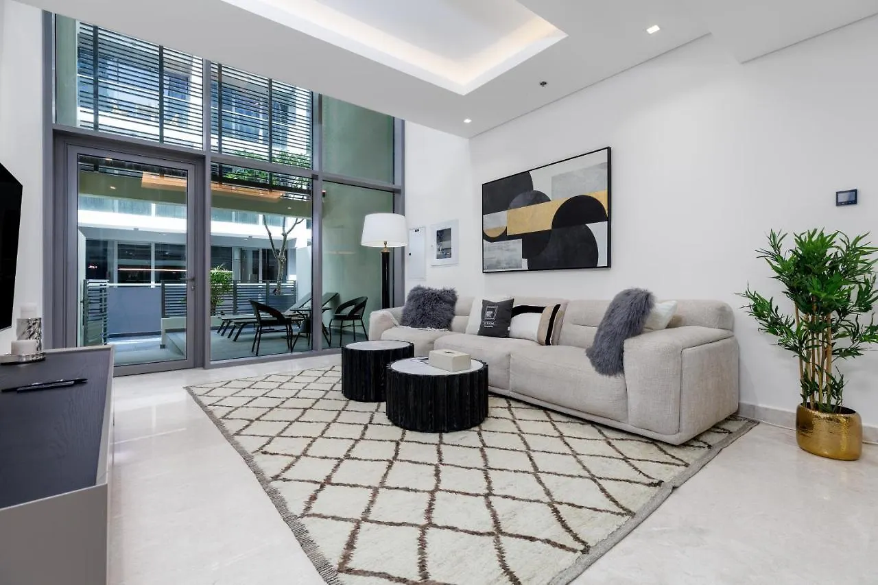 Maison Privee - Exquisite Duplex With Private Patio & Loft Living location