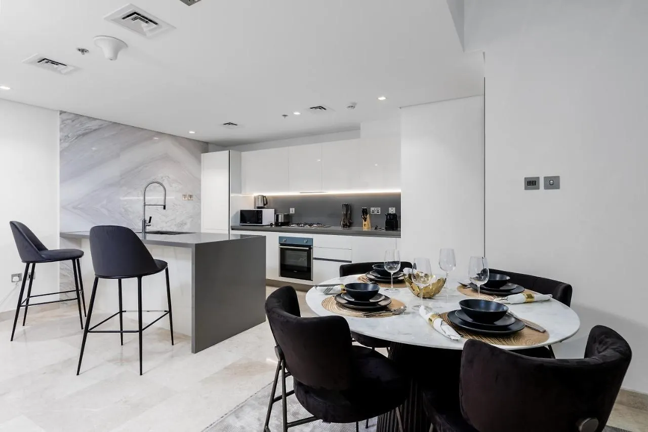 Maison Privee - Exquisite Duplex With Private Patio & Loft Living Apartment