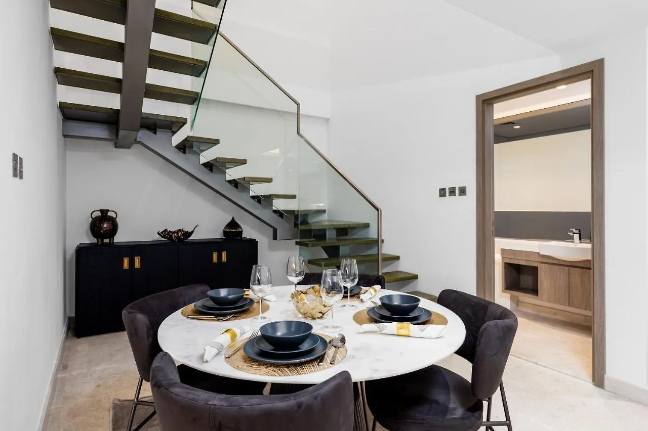 Maison Privee - Exquisite Duplex With Private Patio & Loft Living Dubai