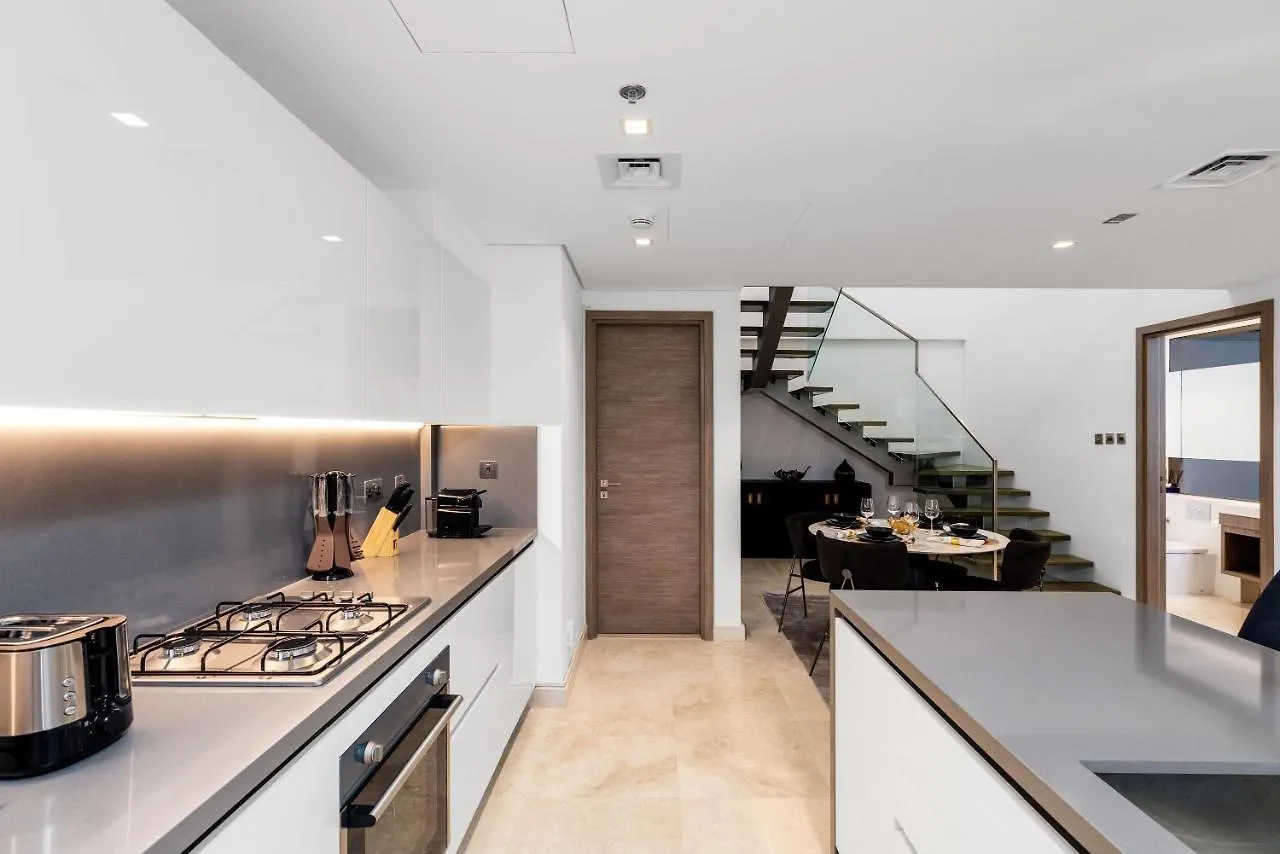 Maison Privee - Exquisite Duplex With Private Patio & Loft Living
