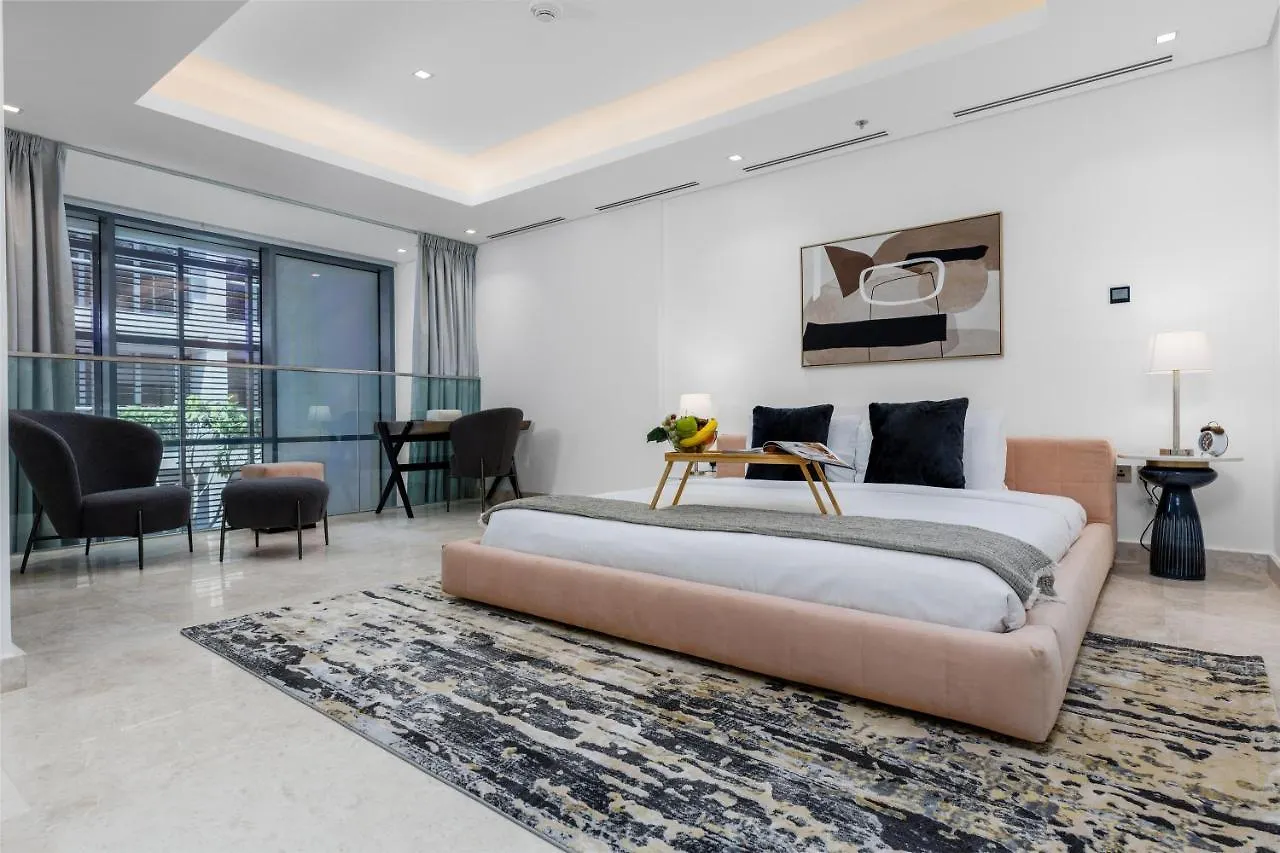 Maison Privee - Exquisite Duplex With Private Patio & Loft Living United Arab Emirates